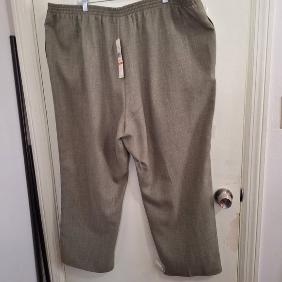 Alfred Dunner Straight Leg Pants Sage 24W NWT - Picture 5 of 6